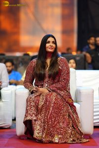 bollywood star Aishwarya Rai in a red salwar dress at ponniyin selvan event