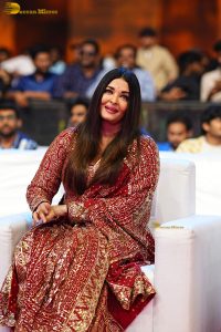 bollywood star Aishwarya Rai in a red salwar dress at ponniyin selvan event