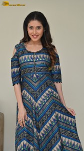 Indian Actress Aishwarya Raj Bhakuni photoshoot in a blue salwar dress