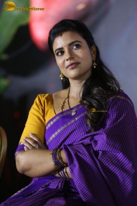 actress Aishwarya Rajesh gorgeous in a blue saree
