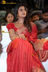 Aishwarya Rajesh pretty in a orange red saree
