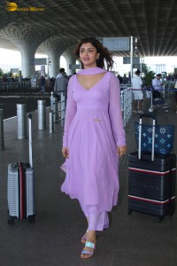 actress Akanksha Puri stunningly beautiful in a violet salwar dress
