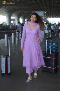actress Akanksha Puri stunningly beautiful in a violet salwar dress