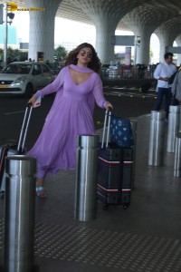 actress Akanksha Puri stunningly beautiful in a violet salwar dress