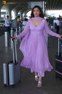 actress Akanksha Puri stunningly beautiful in a violet salwar dress