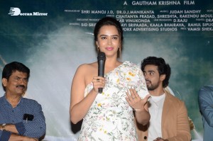 Pictures from Aakasa Veedhullo Trailer Release Event