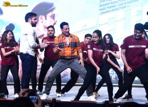 Akshay Kumar and Emraan Hashmi promote Selfiee