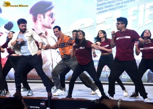 Akshay Kumar and Emraan Hashmi promote Selfiee