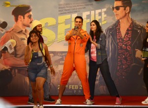 Bollywood Star Akshay Kumar record-breaking 184 selfies in 3 minutes on Feb 22, 2023