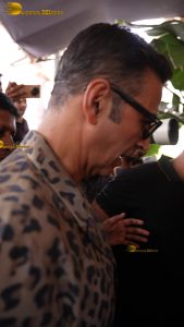 Bollywood actors Akshay Kumar and Disha Patani spotted in Juhu