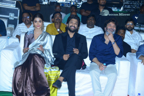 Pictures from Ala Vaikunthapuram lo Cinema Function Events, attended by Pooja Hegde and Allu Arjun 