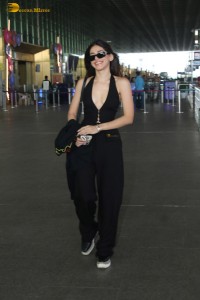 bollywood actress Alaya F spotted at mumbai airport wearing a v-neck black top