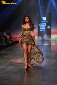 Alaya Furniturewala walks the ramp at Lakme Fashion Week 2022