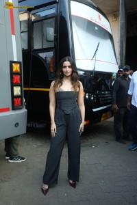 bollywood actress alia bhatt spotted in a shoulderless black dress