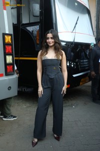 bollywood actress alia bhatt spotted in a shoulderless black dress