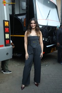 bollywood actress alia bhatt spotted in a shoulderless black dress