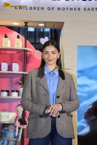 actress alia bhatt in denim jeans and jacket