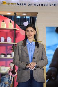 actress alia bhatt in denim jeans and jacket