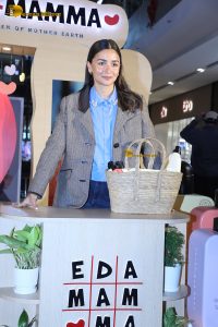 actress alia bhatt in denim jeans and jacket