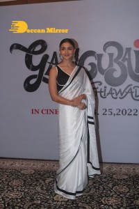 Alia Bhatt cute in a white saree as she promotes Gangubai Kathiawadi movie