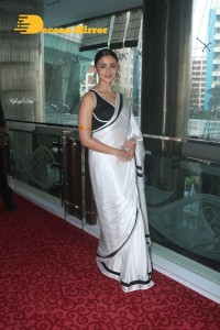 Alia Bhatt cute in a white saree as she promotes Gangubai Kathiawadi movie