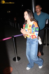alia bhatt in a colorful sweater at airport