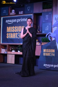 actress alia bhatt cute looks in a black saree