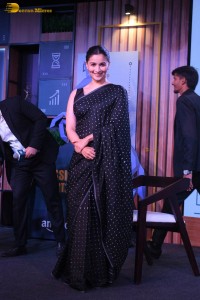 actress alia bhatt cute looks in a black saree