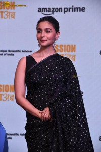 actress alia bhatt cute looks in a black saree