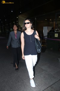 actress Alia Bhatt cute in a black top