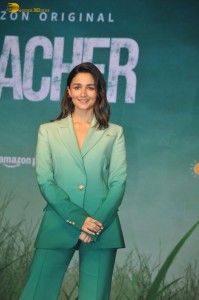 actress Alia Bhatt pretty in a green suit at an event