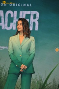 actress Alia Bhatt pretty in a green suit at an event