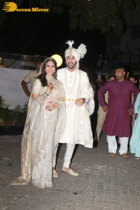 Newlyweds Ranbir and Alia greet the Fans
