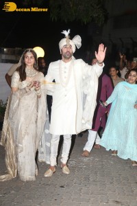 Newlyweds Ranbir and Alia greet the Fans