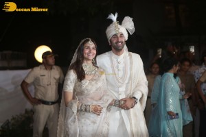 Newlyweds Ranbir and Alia greet the Fans