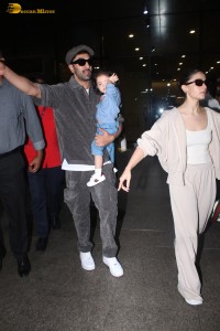 Actor couple Ranbir Kapoor and Alia Bhatt were spotted with their daughter Raha at the Mumbai airport on September 25, 2024