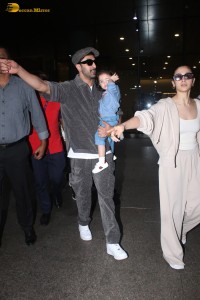 Actor couple Ranbir Kapoor and Alia Bhatt were spotted with their daughter Raha at the Mumbai airport on September 25, 2024