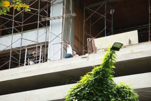 Ranbir Kapoor and Alia Bhatt check out the construction of their new house