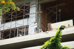 Ranbir Kapoor and Alia Bhatt check out the construction of their new house