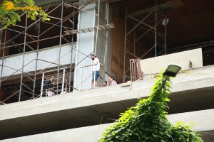 Ranbir Kapoor and Alia Bhatt check out the construction of their new house