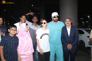 Celebrity couple Ranbir Kapoor and Alia Bhatt oblige fans for photographs at the Mumbai Airport