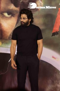 Allu Arjun and Rashmika in Mumbai promoting Pushpa