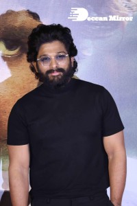 Allu Arjun and Rashmika in Mumbai promoting Pushpa