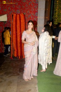 Ganpati Darshan at Ambani Residence attended by Shah Rukh, Salman, Alia Bhatt, Pooja Hegde, Hema Malini, Rekha, Madhuri Dixit, Janhvi, Shraddha Kapoor, and others