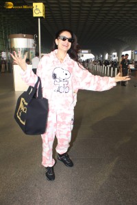 actress Ameesha Patel cute pics at airport