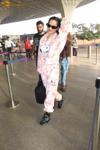 actress Ameesha Patel cute pics at airport