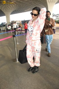 actress Ameesha Patel cute pics at airport