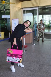 bollywood actress ameesha patel in black tracksuit at airport