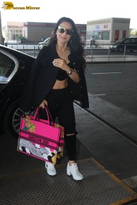 bollywood actress ameesha patel in black tracksuit at airport