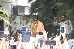 Fans greet Bollywood Legend Amitabh Bachchan who turned 81 on October 11, 2023